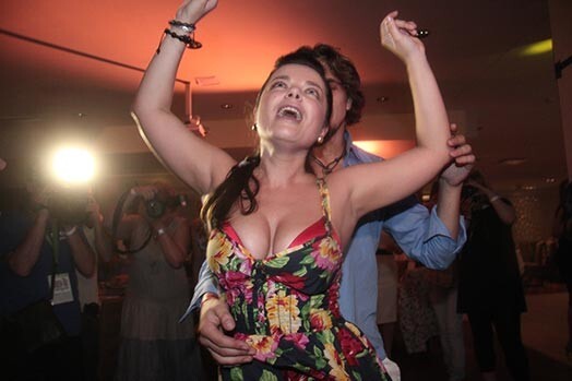 В отсутствие супруга, стриптизера Сергея Глушко, певица Наташа Королева зажигала в компании другого мужчины