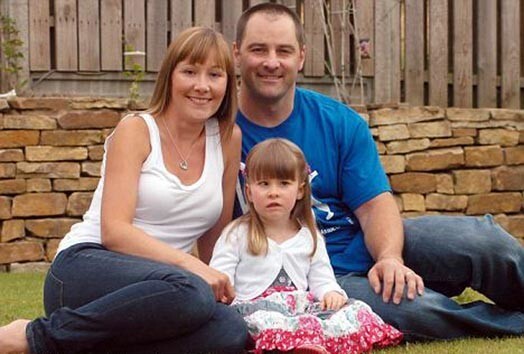 Родители постоянно контролируют питание своей дочери