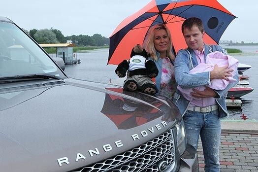 Dziedātāja Liene Šomase un viņas meitas Gabrielas tēvs Mārtiņš Samulis savas atvases pirmo dzimšanas dienu sagaidīja kā mīloši vecāki, bet vairs ne kā pāris.