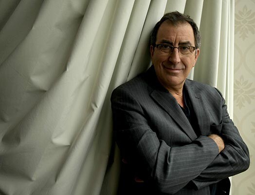 Кенни Ортега, который ставил танцевальные номера для фильма 1987 года, станет режиссером римейка «Грязных танцев»