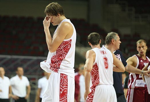 Par spēles galveno antivaroni kļuva NBA spēlējošais krievu centrs Timofejs Mozgovs, kura rupjība pret Dairi Bertānu radīja asumus spēlē.