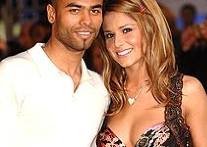 Эшли Коул пел для Шерил баллады