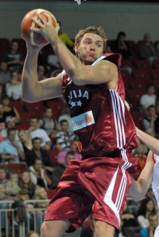 Bijušais Latvijas basketbola izlases centrs Kaspars Cipruss mēģinas nostiprināties pagājušās sezonas Igaunijas trešajā spēcīgākajā klubā.