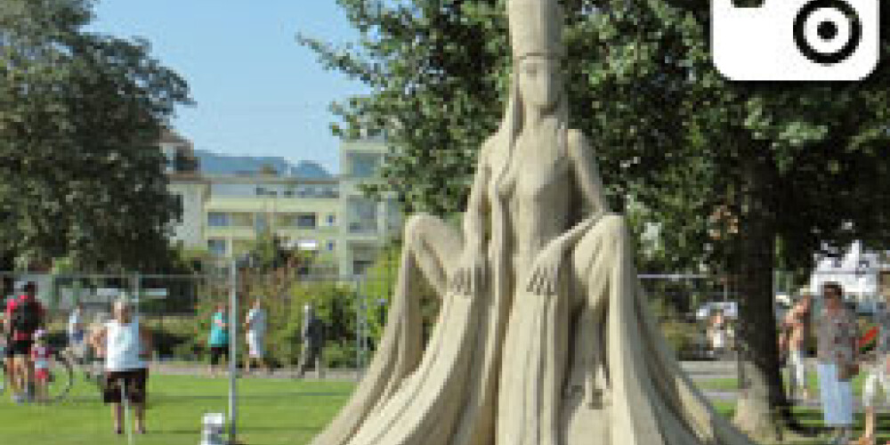 Eiropā triumfē latviešu smilšu skulptūru tēlnieki