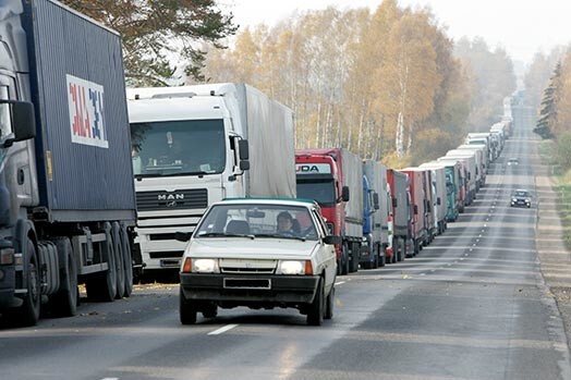 Daudzo nodokļu dēļ Latvijas autopārvadātāji savus uzņēmumus arvien biežāk reģistrē kaimiņvalstīs.