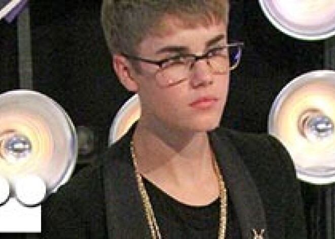 Бибер показывает баскетбольный класс Стиву Нэшу