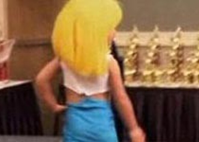 Мать нарядила 3-летнюю дочь проституткой