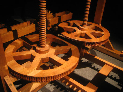 Cēsīs atklāts valstī lielākais bērnu zinātnes centrs, kurā var ne tikai aplūkot, bet arī aptaustīt ģeniālos Leonardo Da Vinči izgudrojumus.