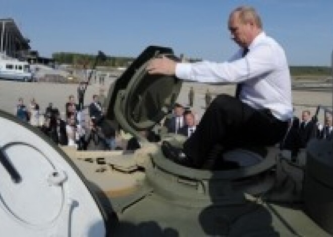 Путин залез в «лучший танк в мире»
