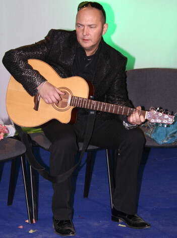 Daudzi TV skatītāji atminas 2008. gada rudeni, kad skaņās balss īpašnieks, režisors Kristaps Streičs, piedalījās LNT šovā „Zvaigžņu lietus 2”.