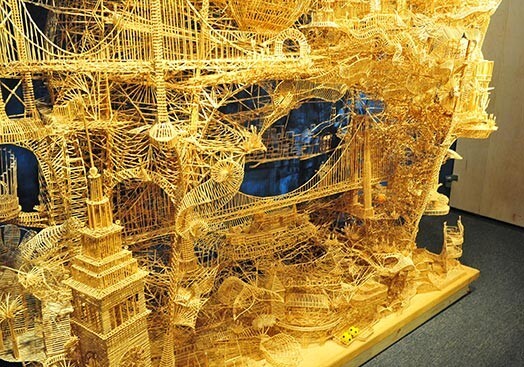 В скульптуре художник отразил и вехи своего жизненного пути