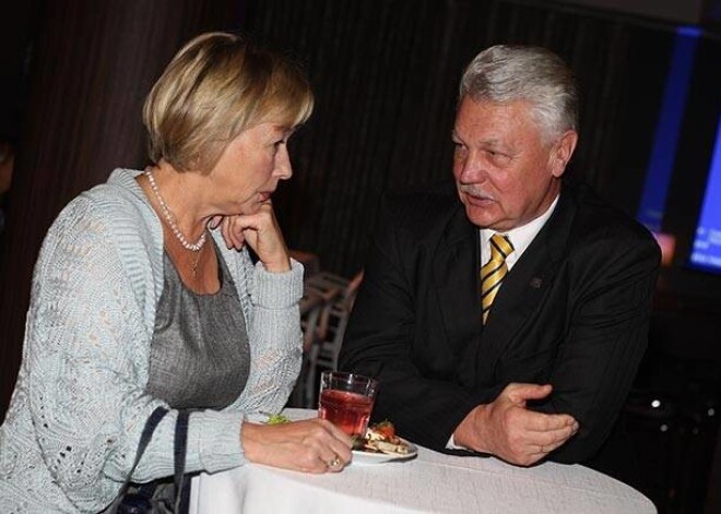 Šlesera Reformu partijas LPP/LC deputātu kandidāte un Lietišķo sieviešu apvienības valdes priekšsēdētāja Irina Pētersone un valdes pārstāvis Dainis Turlais.