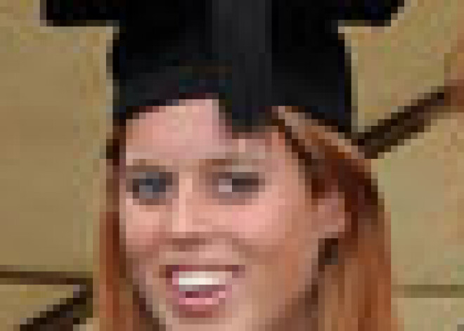 Par princeses Beatrises jauno cepuri neviens nesmejas. FOTO