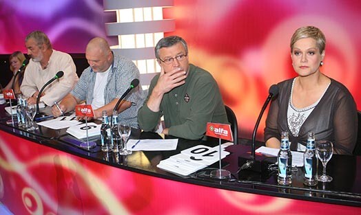 TV3 šova „Dziedi ar zvaigzni. Milžu cīņas” žūrijā kopā ar mūzikas ekspertu Dailes Zigi, radio moderatoru Ufo un aktieri Andri Bērziņu.