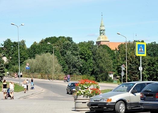 Drīzumā tiks slēgts tilts pār Gauju Valmieras centrā un tā vietā vairāk nekā gadu valmieriešiem būs jāizmanto pagaidu tilts.