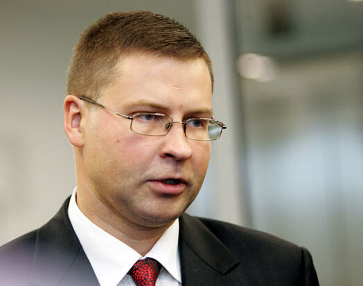 Dombrovskis nākamgad neprognozē jaunas valsts iestādēs strādājošo atlaišanas.