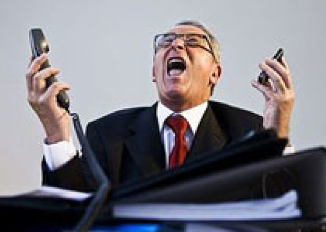 Valsts un pašvaldību iestādes joprojām izšķērdīgas mobilo sakaru jomā