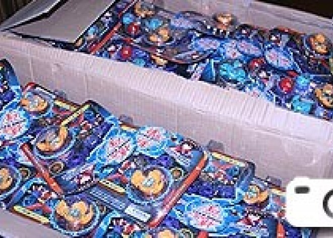 Policija atsavina teju 2000 pasaulē populāro "Bakugan" rotaļlietu. FOTO