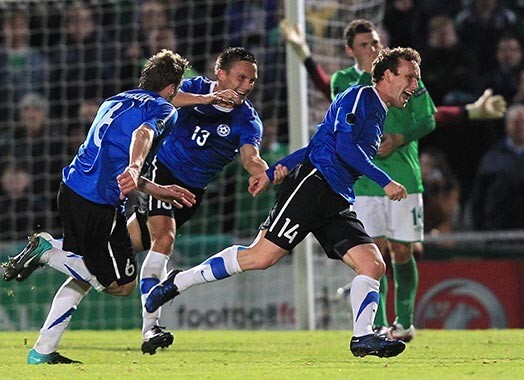 Igaunijas futbola izlasei priekšpēdējā kārtā izdevās izglābties no zaudējuma un pat uzvarēt mačā ar Ziemeļīriju, kas vēlāk izrādījās viņiem garantēja otro vietu grupā.