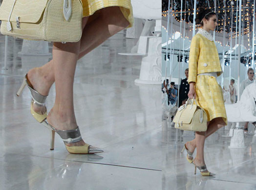 На показе Louis Vuitton синяки на ногах манекенщиц почти сливались с цветом туфель, в которых они дефилировали