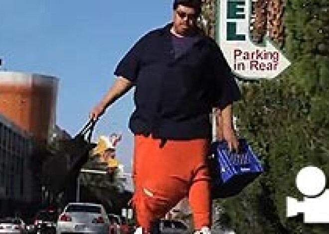 Мужчина с самыми большими яичками