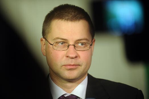 Ministru prezidents - Valdis Dombrovskis.