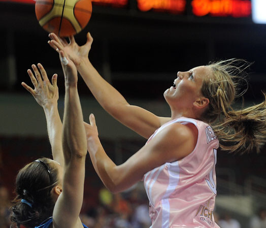 Viena no Latvijas labākajām basketbolistēm Sabīne Niedola vismaz uz laiku pievienojusies LSBL čempionvienībai „TTT Rīga”