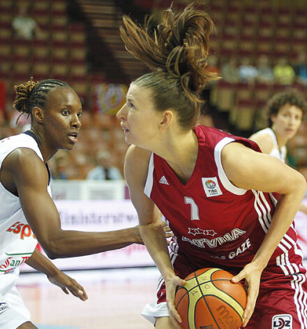 No Latvijas basketbolistēm šajā spēlē rezultatīvākā bija Zane Tamane.