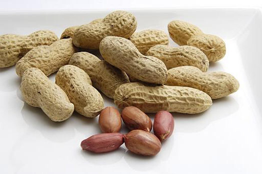 Исследования показали, что диета с содержанием арахиса поможет сбросить вес, а лесные орехи являются лидером по количеству полезных веществ