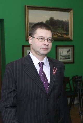 Ministru prezidents Valdis Dombrovskis atzīmēja, ka Latvija Pasaules Bankas pētījumā ir apsteigusi Lietuvu un Igauniju.