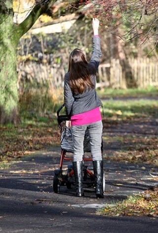 Pēdējo 10 gadu laikā valsti pametuši aptuveni 200 000 Latvijas iedzīvotāju. Latviju pamet arī vairāk ģimeņu ar bērniem, kas liecina par ilgtermiņa plāniem.