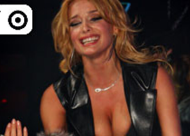 Экс-солистка «ВИА Гры» Татьяна Котова показала грудь