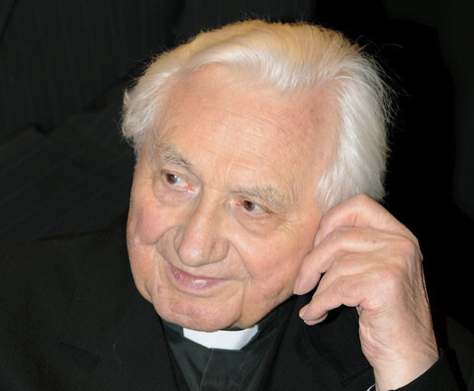 Сначала Георг Ратцингер рассказывал, что ничего не знал о том, что творится с «воробушками» , но потом признался — воспитанники ему жаловались, но он не догадывался о масштабах происходящего. Однако от волны критики Ратцингера это не спасло