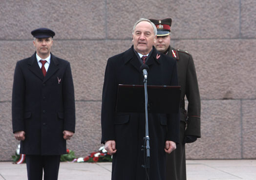 Valsts prezidents Andris Bērziņš Latvijas Republikas proklamēšanas 93. gadadienā saņēmis apsveikumus no neskaitāmiem valstu līderiem.