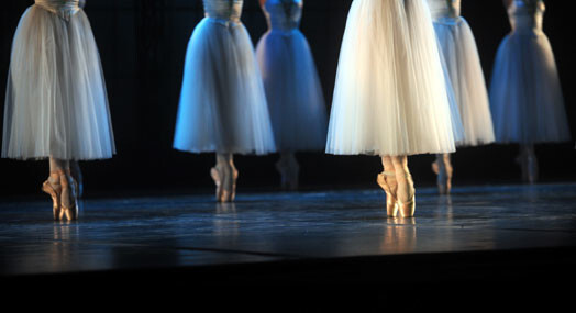 Latvijas Nacionālās operas baleta trupas priekšnesums ""Latvijas Gāzes" gada balvas operā 2011" pasniegšanas ceremonijas laikā.