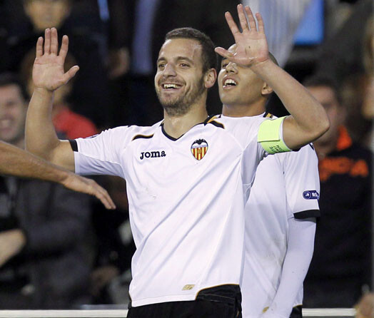 Roberto Soldado „hattrick” palīdzēja „Valencia” sagraut Beļģijas klubu „Genk”.