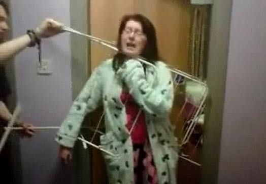 Даниэль чувствовала себя ужасно, застряв в сушилке!