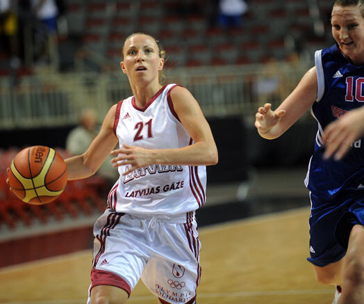 Latvijas sieviešu basketbola izlases aizsardze Kristīne Kārkliņa aizvadījusi lielisku spēli spēcīgajā Spānijas basketbola čempionātā.