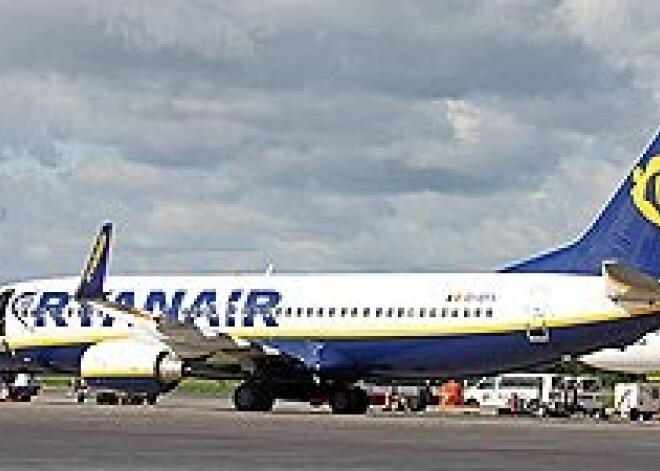 "Ryanair" par trešdaļu samazinās reisu skaitu no Rīgas