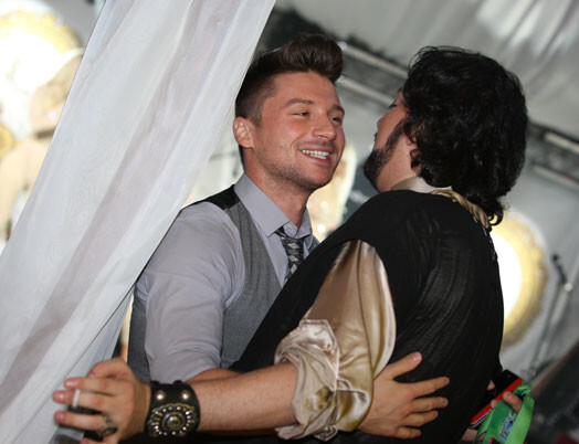 Однако, говорят, что Дворецкий постоянно ревновал Лазарева к другим мужчинам, что послужило причиной их расставания. Под огонь попал даже сам Филипп Киркоров!