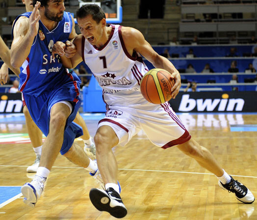 Atšķirībā no Eiropas čempionāta finālturnīra šoreiz Latvijas vīriešu basketbola izlase par kvalifikācijas izlozes rezultātiem nedrīkst sūdzēties.