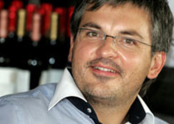 Dālderis par 600 latu algu piekritis vadīt Liepājas koncertzāles projektu