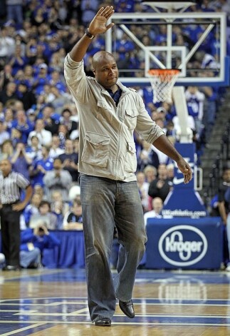 Антуан Уокер до сих пор популярный баскетбольный персонаж. Однако тяга к азартным играм сделал из игрока банкрота