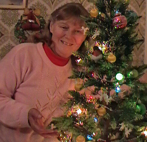 Пожилая женщина очень гордится раритетной вещью