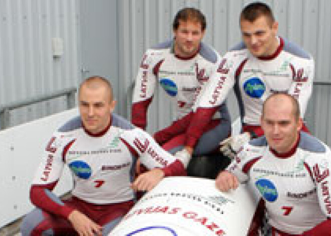 Abi Latvijas bobsleja četrinieki Pasaules kausa pirmajā desmitniekā