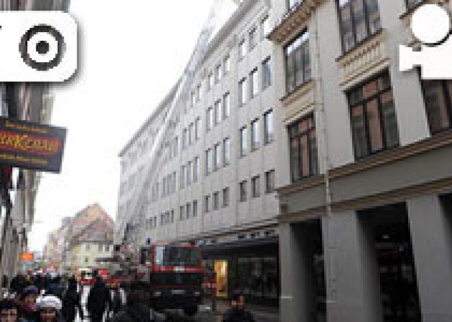 Rīgā izcēlies ugunsgrēks "Galerijā Centrs"