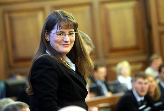 Saeimas priekšsēdētāja biedre Inga Bite ir sava pirmā bērniņa gaidībās un gatavojas doties dekrēta atvaļinājumā.