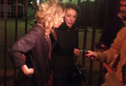 Теледива митинговала вместе с Боженой Рынской и даже вызволяла последнюю из полицейского участка