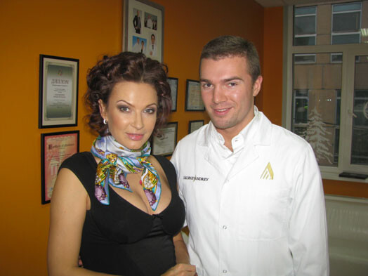 Беременная телезвезда Эвелина Бледанс сделала «уколы красоты» в клинике известного российского пластического хирурга Андрея Искорнева