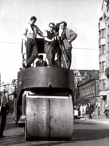 1961. gada Rīga. Top filma „Baltie zvani”, kurai Franks bija scenārija autors. Šajā bildē režisors nav redzams, viņš ir foto autors. Deviņdesmitajos gados Klermonferānas festivālā kinokritiķi „Baltos zvanus” iekļāva pasaules visu laiku labāko 100 īsfilmu sarakstā.